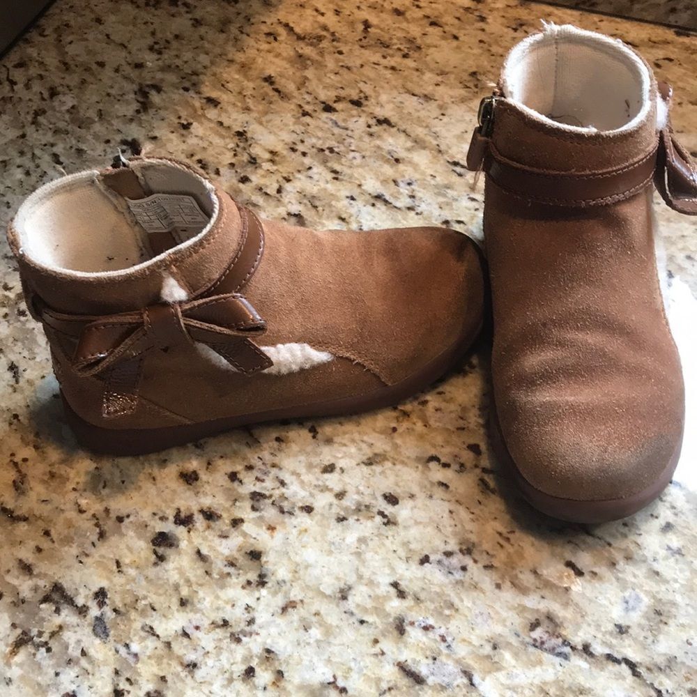 Ugg bow boots